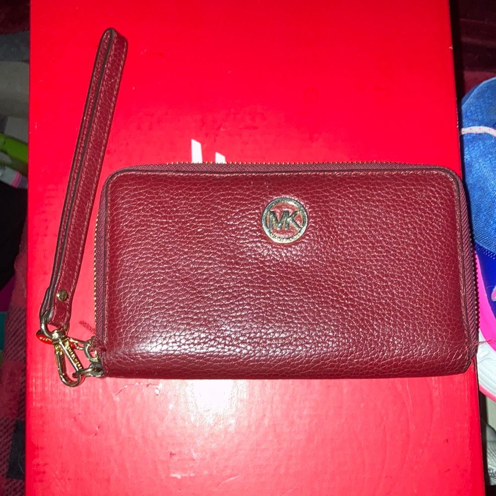 Michael kors wristlet wallet
